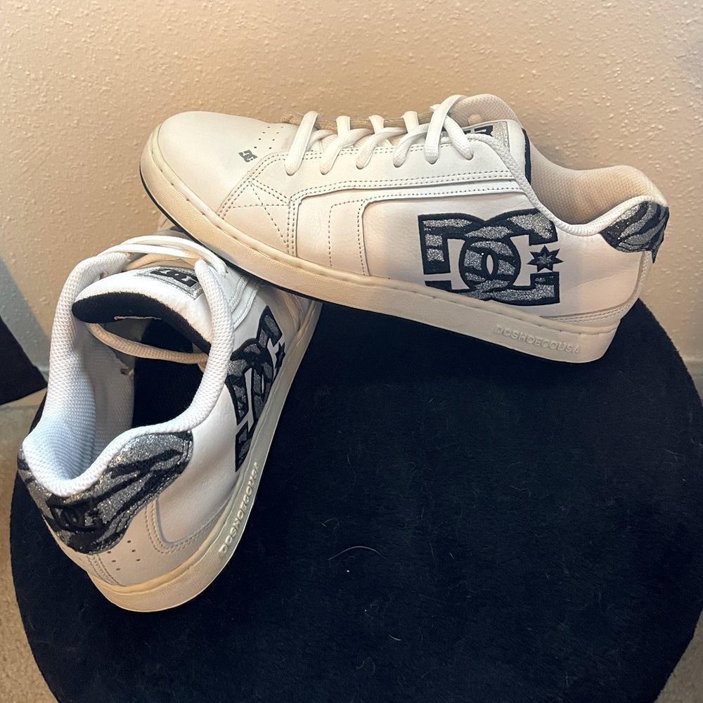DC shoes white and silver glitter